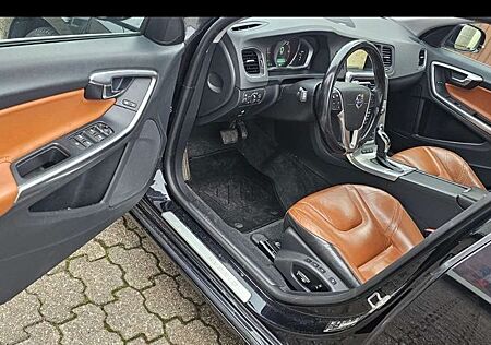 Volvo V60 D6 AWD Plug-in-Hybrid Summum Summum