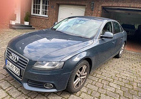 Audi A4 2.0 TDI (DPF) Attraction Attraction
