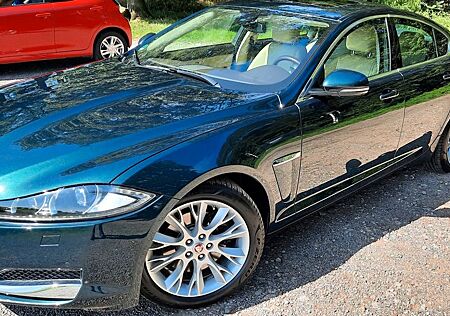 Jaguar XF 3.0 L V6 Diesel -