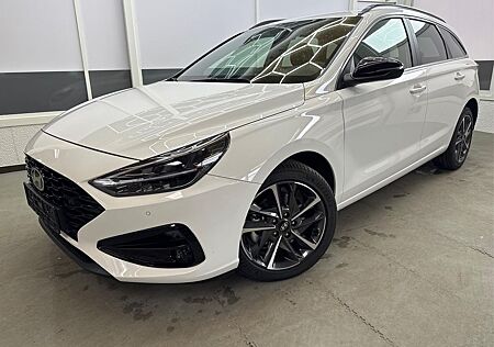Hyundai i30 Kombi PREMIUM SHZ NAVI KLIMAAUTOMATIK ALU...