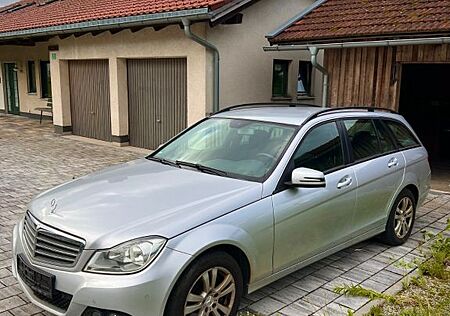 Mercedes-Benz 220