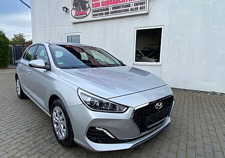 Hyundai i30 Select 1.6 CRDI / 5.türig / EURO-6/ Klima