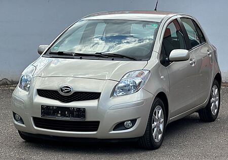 Toyota Yaris 1.33 VVT-i Cool Charade Autom.*Klima*1Hand