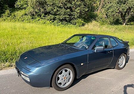 Porsche 944 S2