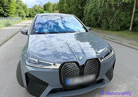 BMW iX xDrive40 - Vollausstattung / TOP Zustand