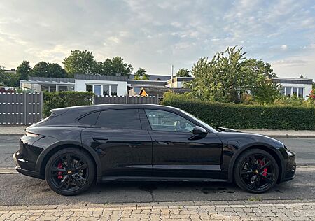 Porsche Taycan 4S Cross Turismo S