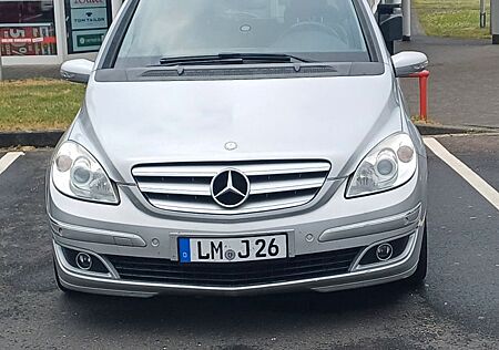 Mercedes-Benz B 200 -
