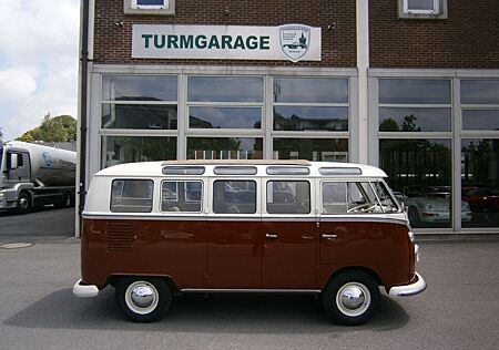 VW T1 Volkswagen "Samba" Deluxe Bus