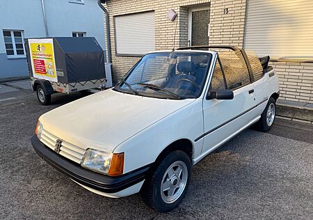 Peugeot 205 Cabrio Oldtimer Fahrzeug hat kein TÜV!