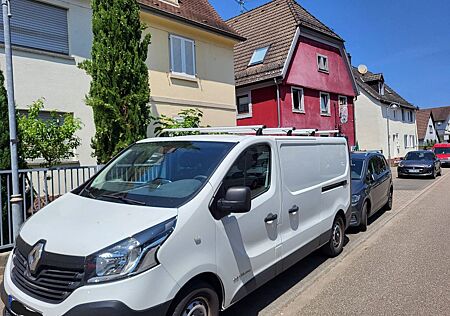 Renault Trafic 3,5t nicht Beulen frei ;)