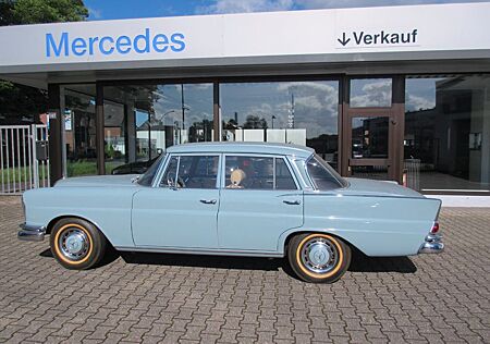 Mercedes-Benz 220 S b W111 Originalzustand