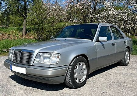 Mercedes-Benz E 220 E220 w124 Limousine, Garagenwagen,