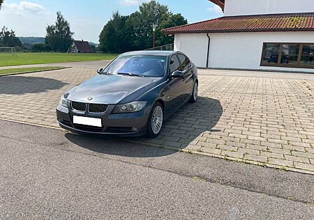 BMW 325i - E90 Limousine , Autom, Navi, PDC, AHK el