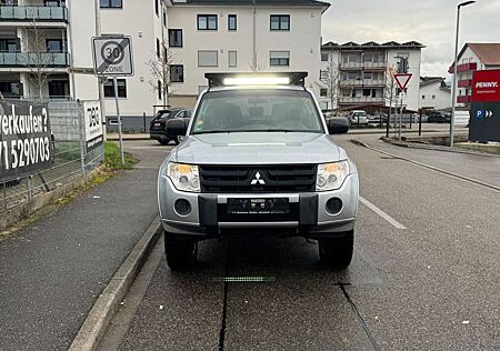 Mitsubishi Pajero 3,2 DI-D 4WD Offroad / TÜV NEU / Euro 5