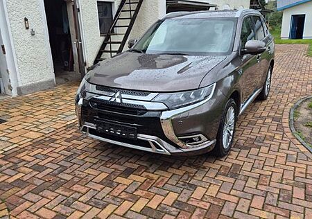 Mitsubishi Plug in Hybrid Outlander Plug-in Hybrid Outlander 2.0 MIVEC PLUG-IN H...