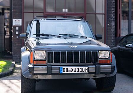 Jeep Cherokee XJ 4.0 - 105.000 km - H - Tüv Neu