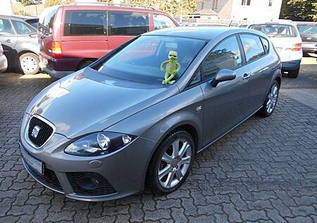 Seat Leon 1.8 TSI Style mit Klima, Tempomat und PDC