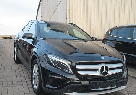 Mercedes-Benz GLA 220 CDI / d 4Matic-NAVI-XEN-SHZ-LEDER-PDC-1.