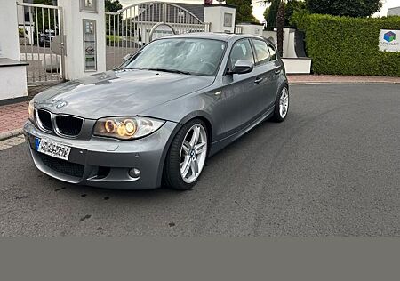 BMW 123d //MPaket//Professional-Navi//8-Fach Bereift