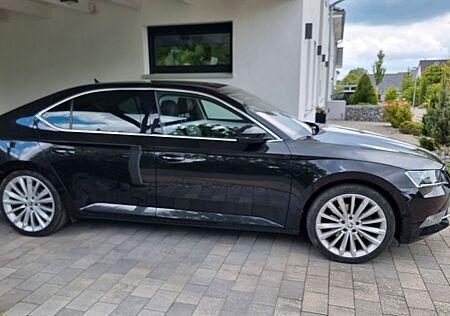 Skoda Superb 2.0 TDI DSG Style, ACC, Blind, Lane, AHK