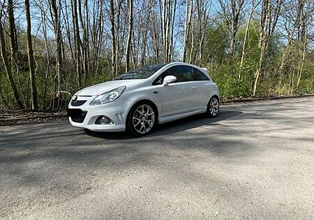 Opel Corsa 1.6 Turbo OPC - TÜV Neu