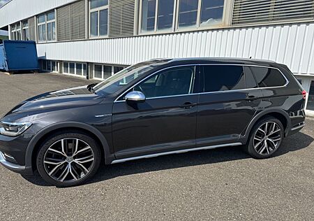 VW Passat Alltrack Volkswagen 2.0 TSI OPF DSG 4MOTION Allt...