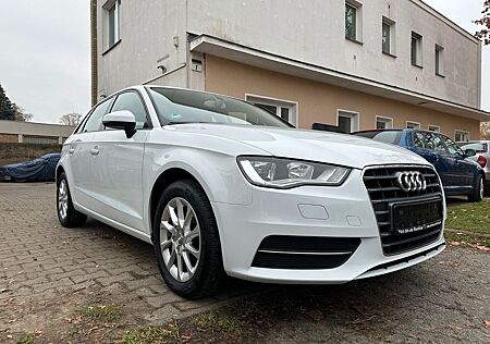 Audi A3 Sportback attraction aus 2.Besitz AHK....