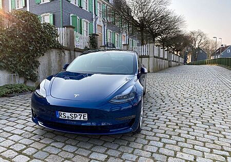 Tesla Model 3 LR - Allradantrieb, AHK, Carbon + Boost