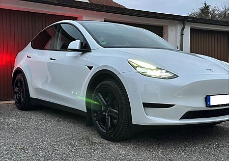 Tesla Model Y (RWD,SR) Garantie,8-Fach, viel Zubehör