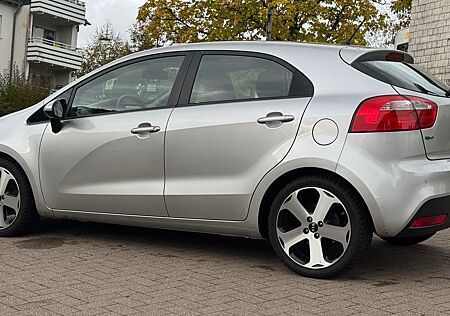 Kia Rio 1.2 77TKM PDC vo/hi Klimaaut. Alu 8-fach