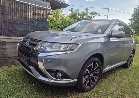 Mitsubishi Plug in Hybrid Outlander Plug-in Hybrid Outlander 2.0 MIVEC PLUG-IN H...