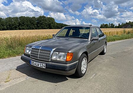 Mercedes-Benz 230 W124 Limousine