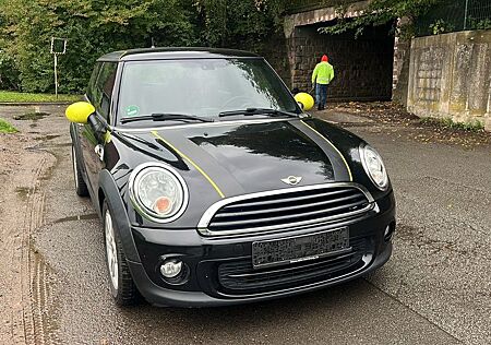 Mini ONE BRICK LANE.Motorlampe ist an