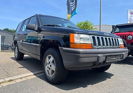 Jeep Grand Cherokee 4.0 4x4 Laredo top Zustand Tüv