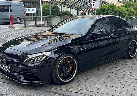 Mercedes-Benz C 63 AMG AMG 63 Performance und Komfort in Top-Zustand