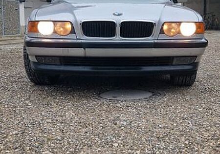 BMW 735i A -