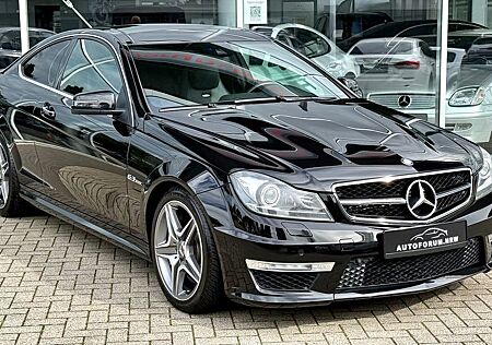 Mercedes-Benz C 63 AMG V8 Coupé - 1. Hand - Panorama - 204