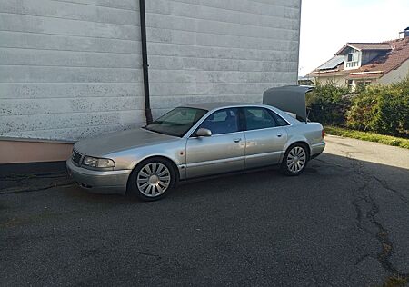 Audi A8 2.8 quattro -