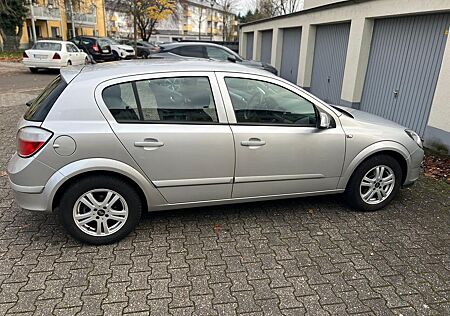 Opel Astra 1.6 Twinport 77kW -