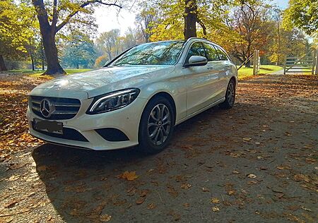 Mercedes-Benz C 180 T Autom. - Panorama Anhängerk.Garantie