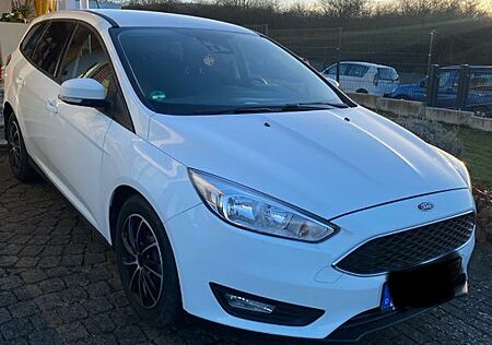 Ford Focus 1,0 EcoBoost 92kW Cool & Connect Turni...