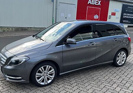 Mercedes-Benz B 180 -