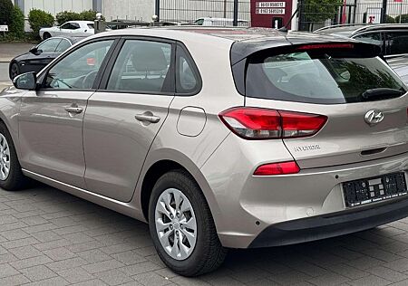Hyundai i30 TÜV AU NEU*KLIMA*PDC*TEMPOMAT*