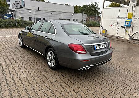 Mercedes-Benz E 220 d Autom. -