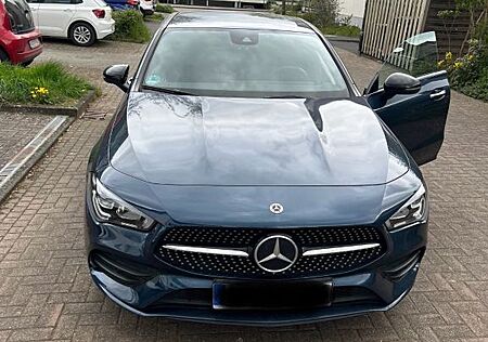 Mercedes-Benz CLA 250 CLA 250e Coupé AMG Line | Top Ausstattung Hybrid