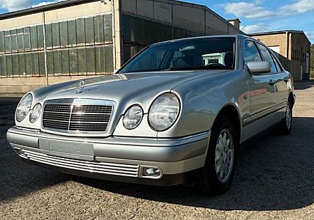 Mercedes-Benz E 200 ELEGANCE, 2.Hd, nur 42t km, Sammler-KFZ