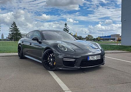 Porsche Panamera Diesel -