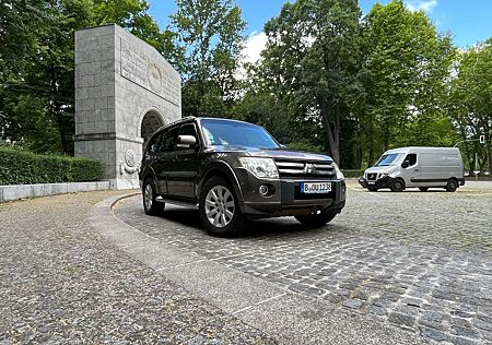 Mitsubishi Pajero 3,2 DI-D 4WD Instyle Automatik Top