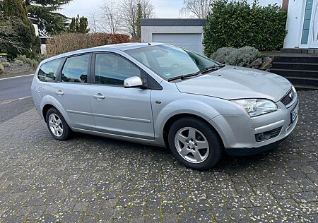 Ford Focus 1,6 Ti-VCT Ghia Ghia