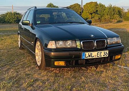 BMW 323i touring
